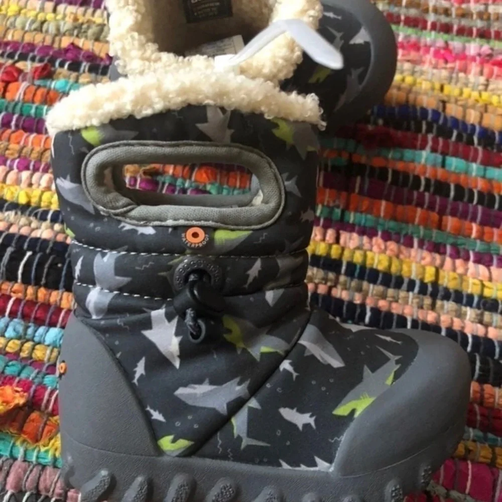 Bogs sharks baby snow boots -size 5us infant/ 21 eu - Picture 2 of 6